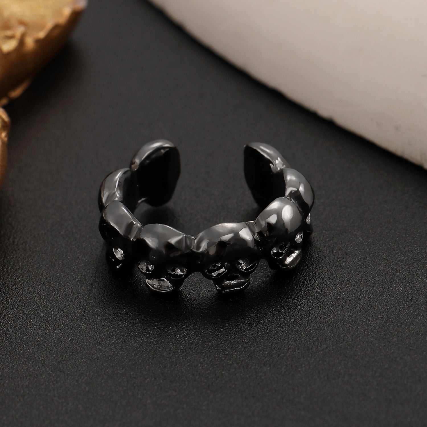 Wholesale Stylish Punk Skull Spine Ear Cuff Clip Women S Copper Electroplated Earring No Piercing Jewelry Accessory For Boutique Resale