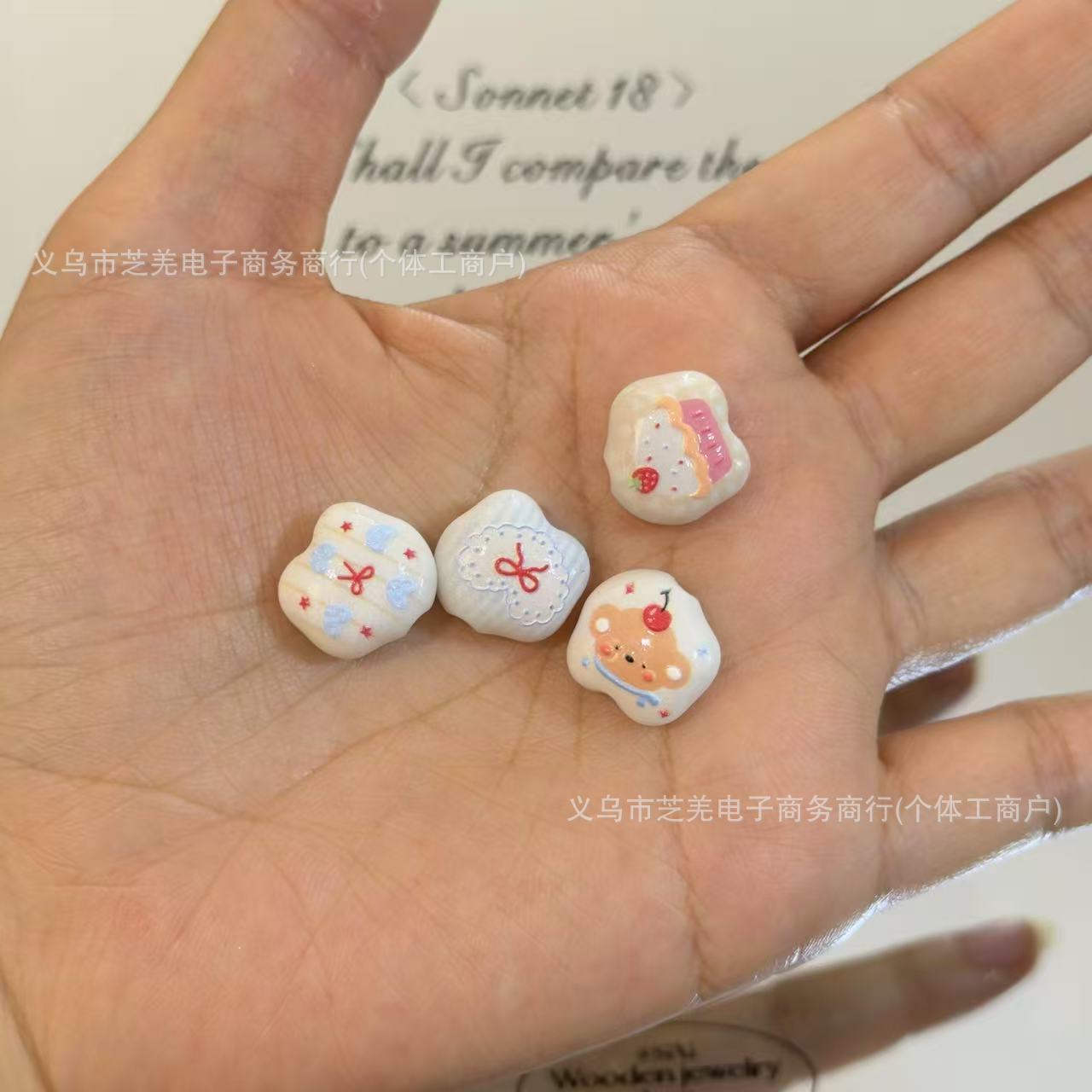 Wholesale 10pcs Embossed Bow Cake Bear Frangipani Acrylic Beads