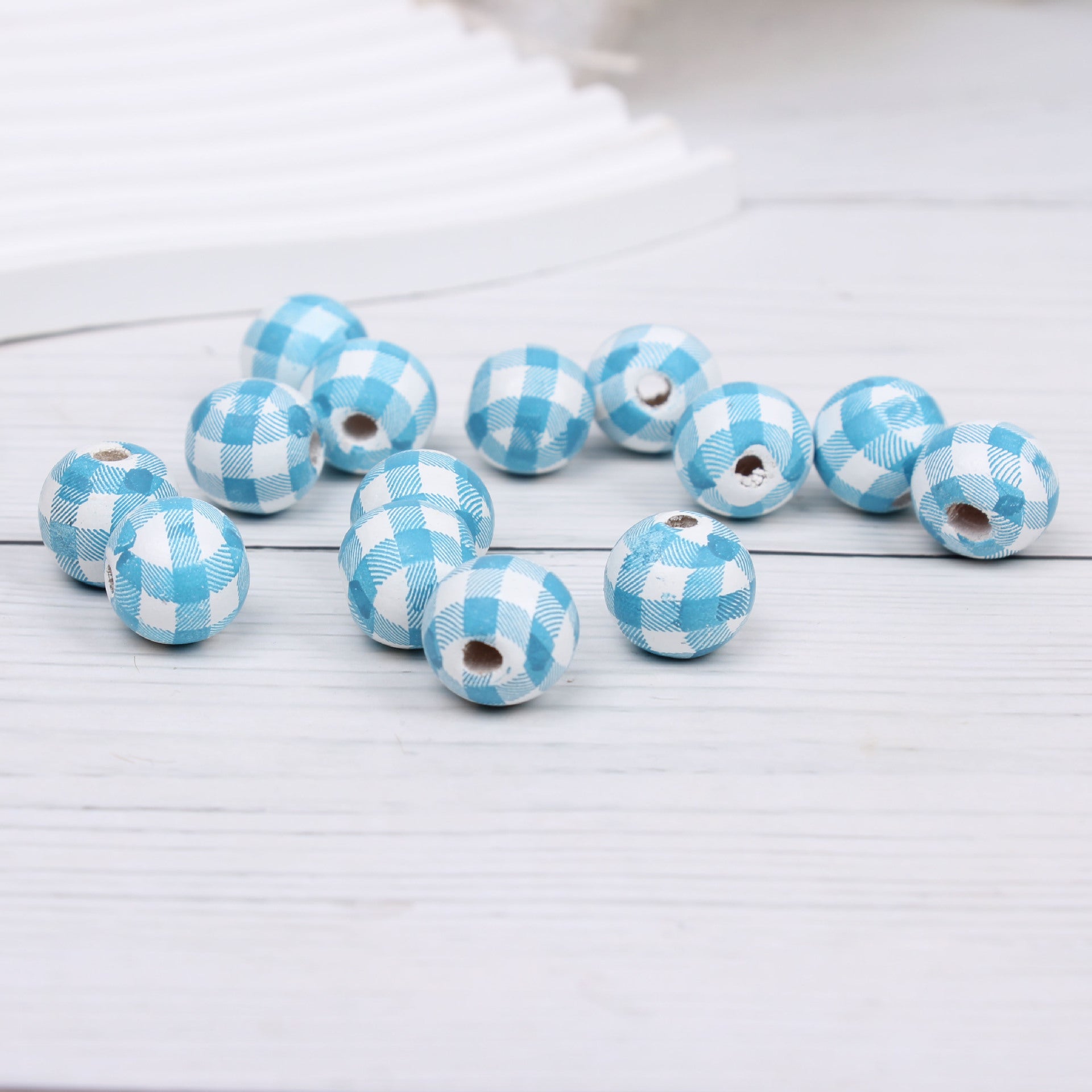 Wholesale 20PCS DIY 20mm Christmas Snowman Scarf Wooden Beads