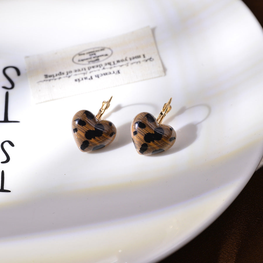 Wholesale Mirad Retro Leopard Pattern Heart Acrylic Earrings