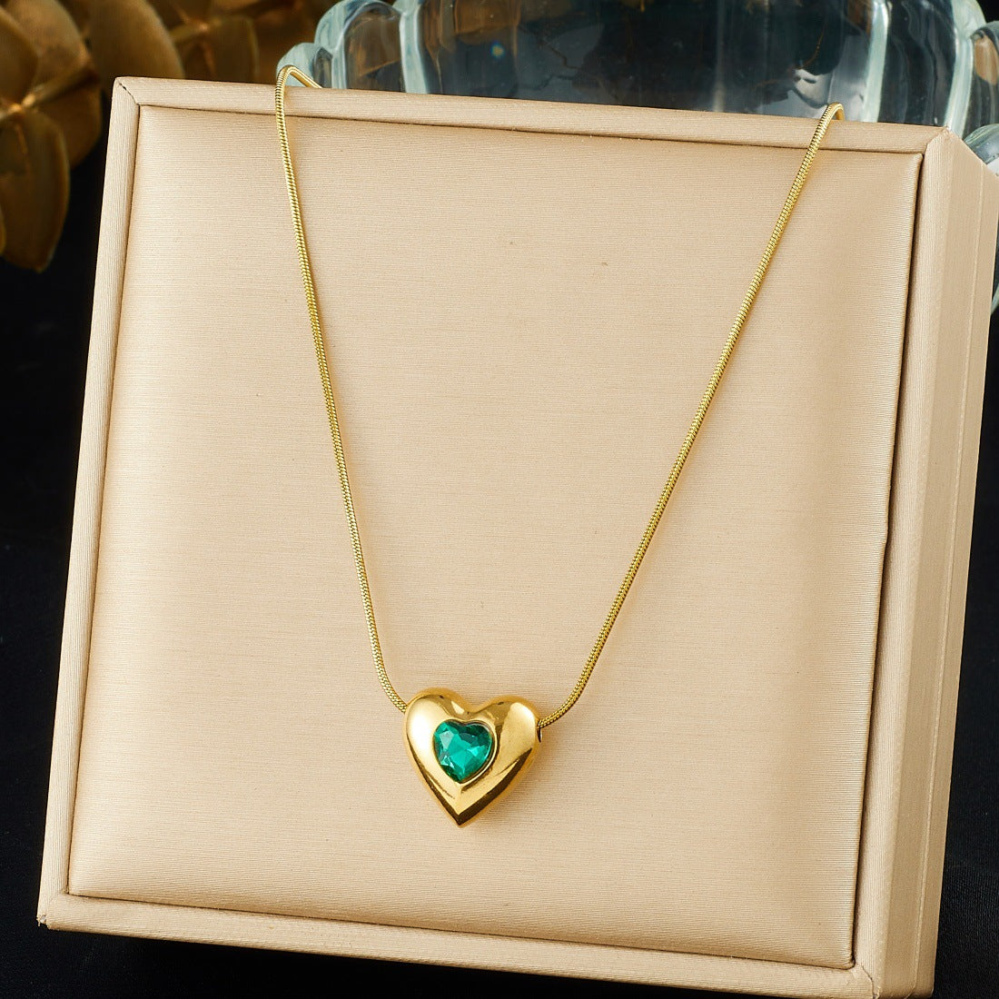 Wholesale Diamond-encrusted heart-shaped stainless steel necklace