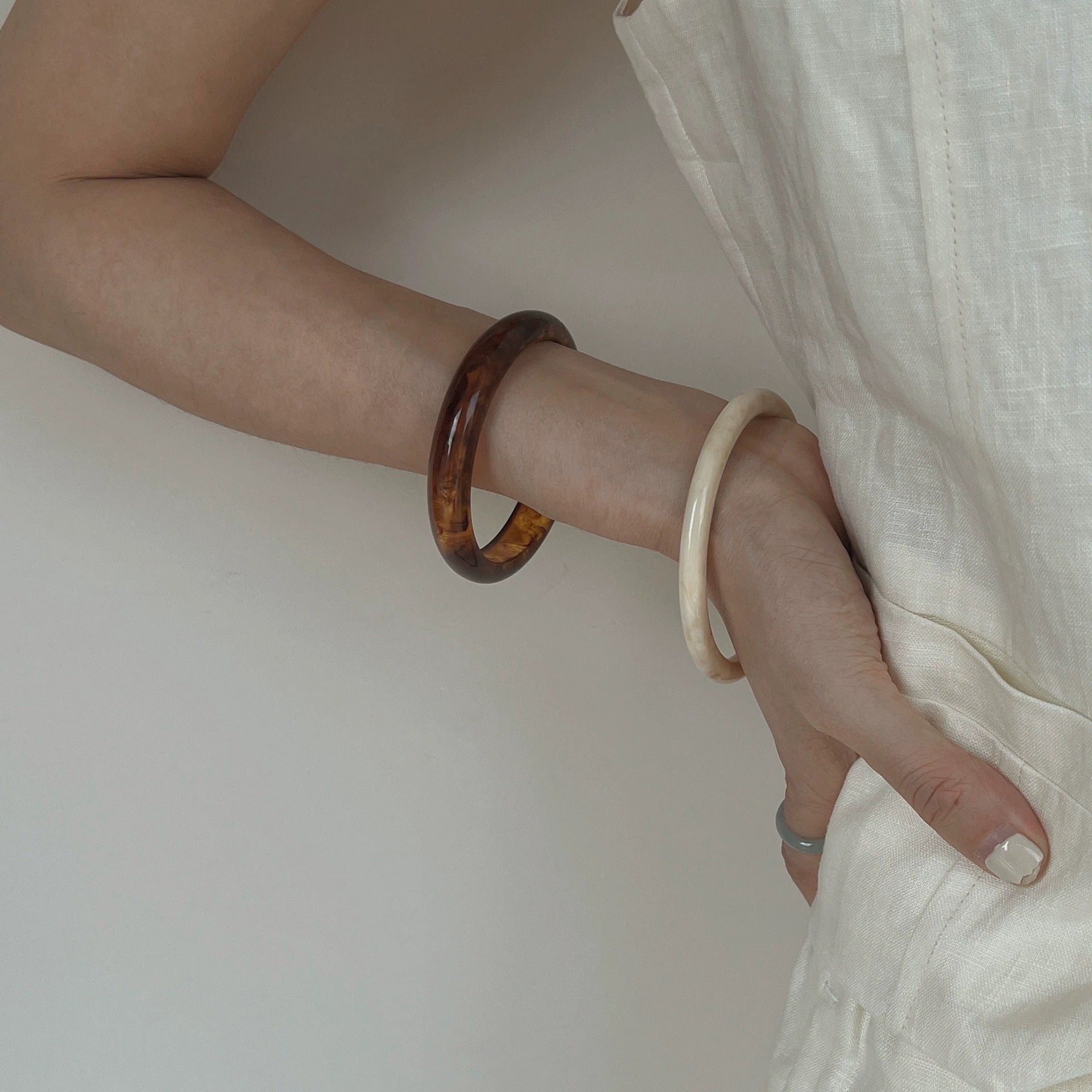 Wholesale Geometric Irregular Acrylic Ring Elegant Retro Bracelet