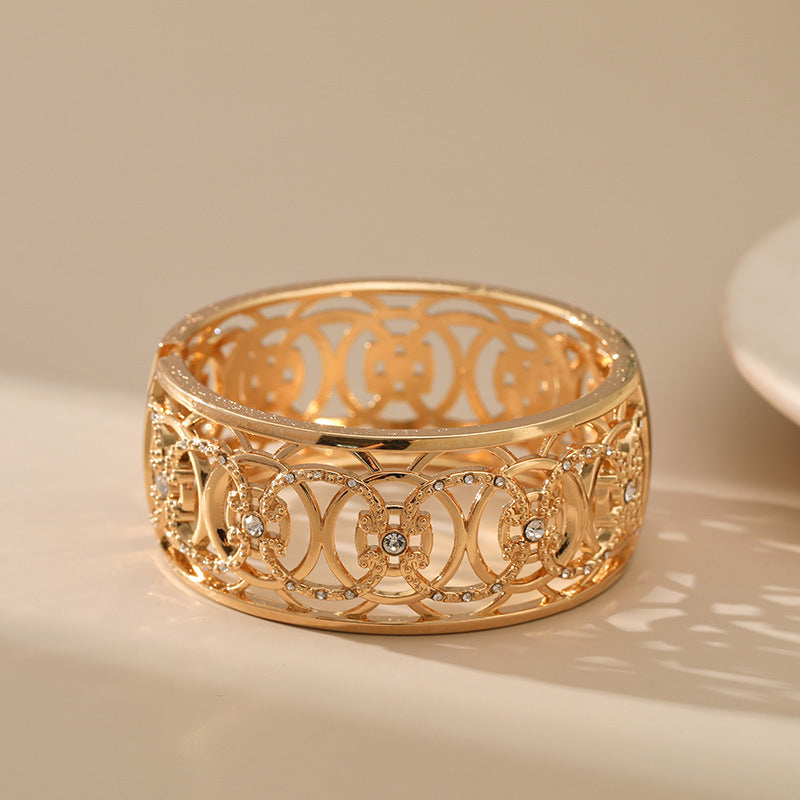 Wholesale Creative Round Hollow Alloy Bracelet