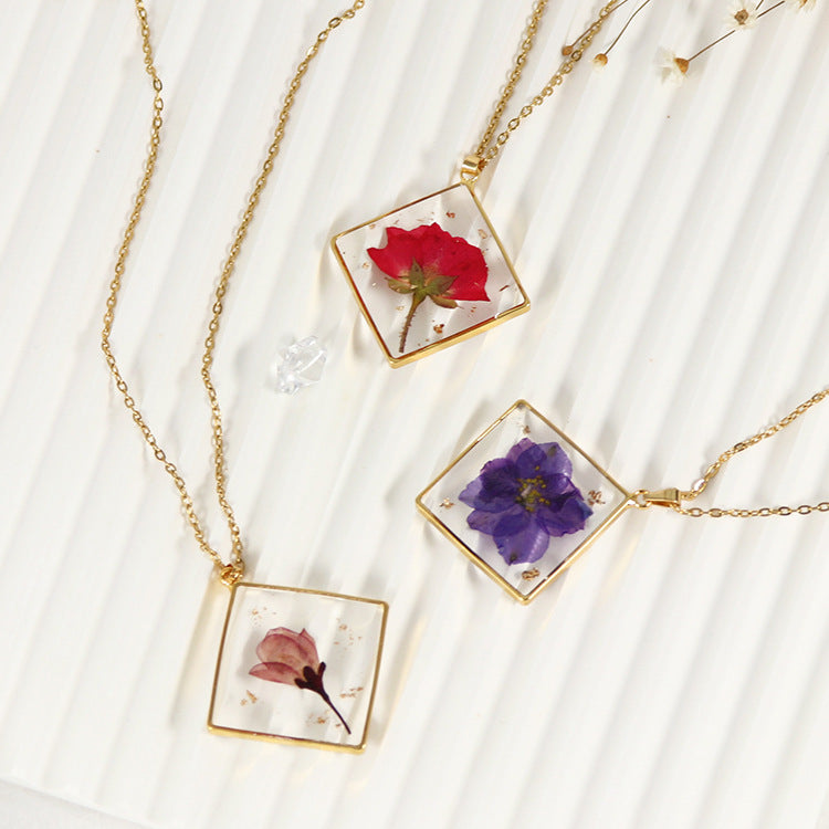 Wholesale 6pcs Golden Dried Rose Immortal Flower Real Flower Simple Pendant Drip Resin Necklace