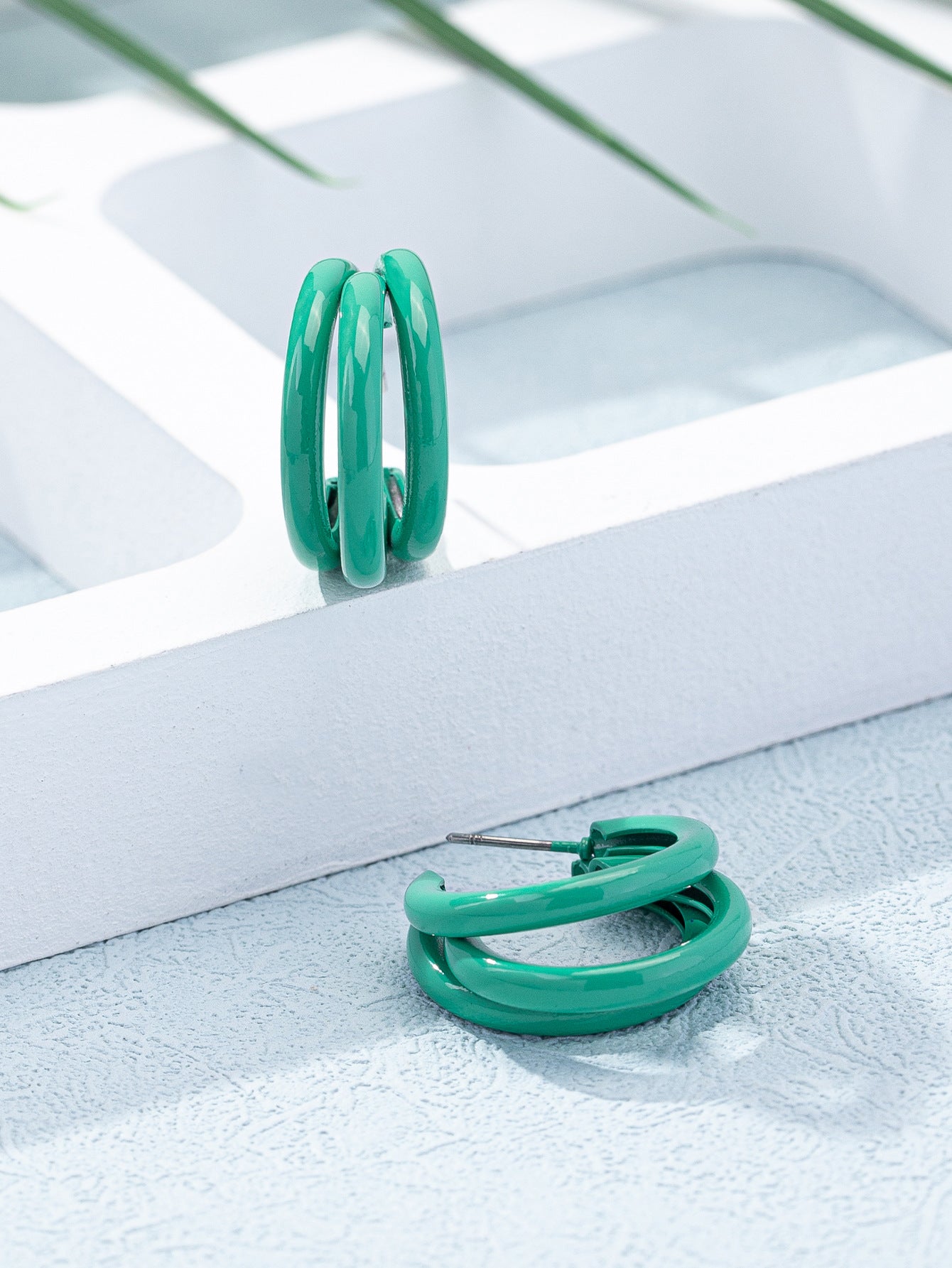 Wholesale Metal Cool Style C-shaped Diamond Studded Retro Style Earrings