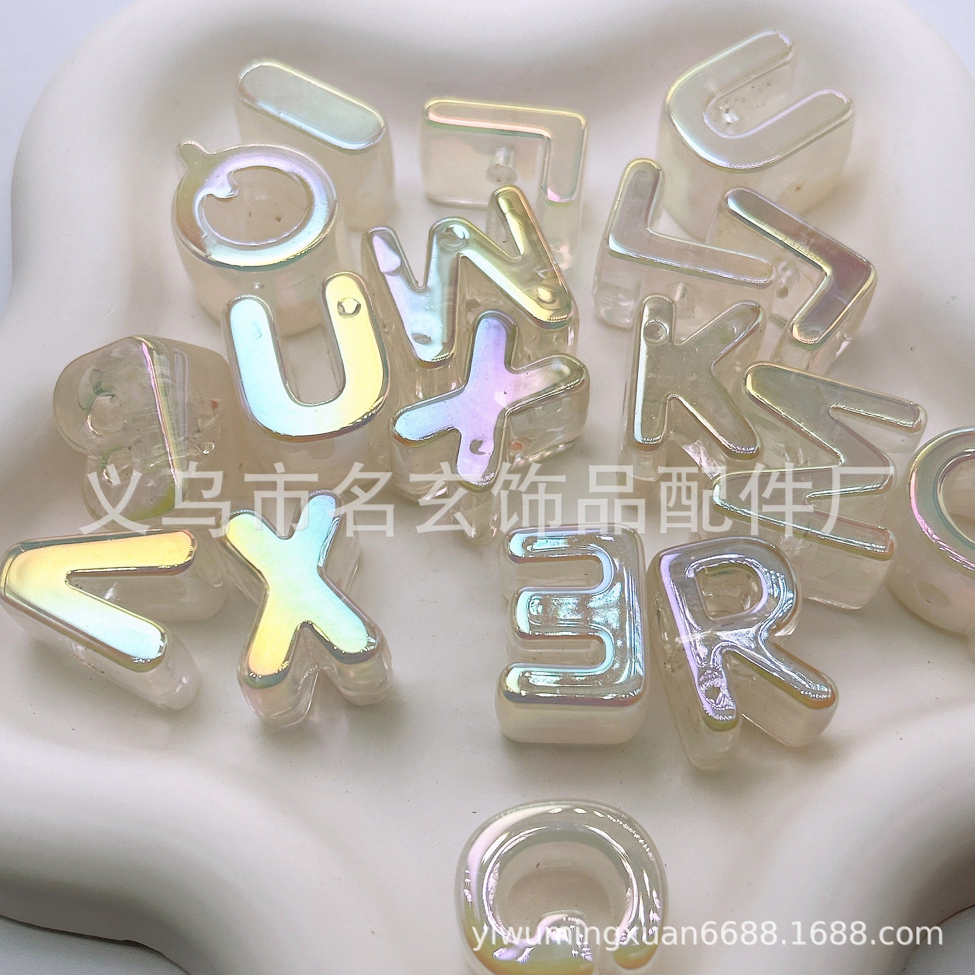 Wholesale Random 200pcs/pack Acrylic High Transparent Cloud Letter Beads