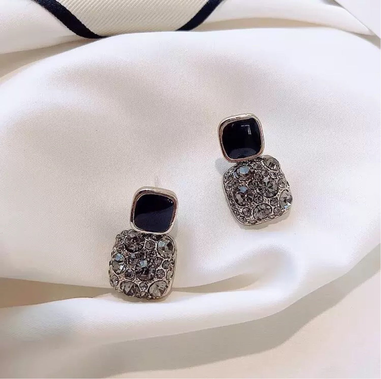 Wholesale Trendy Fashion Commuter Earrings,  Stylish and Unique Ear Studs