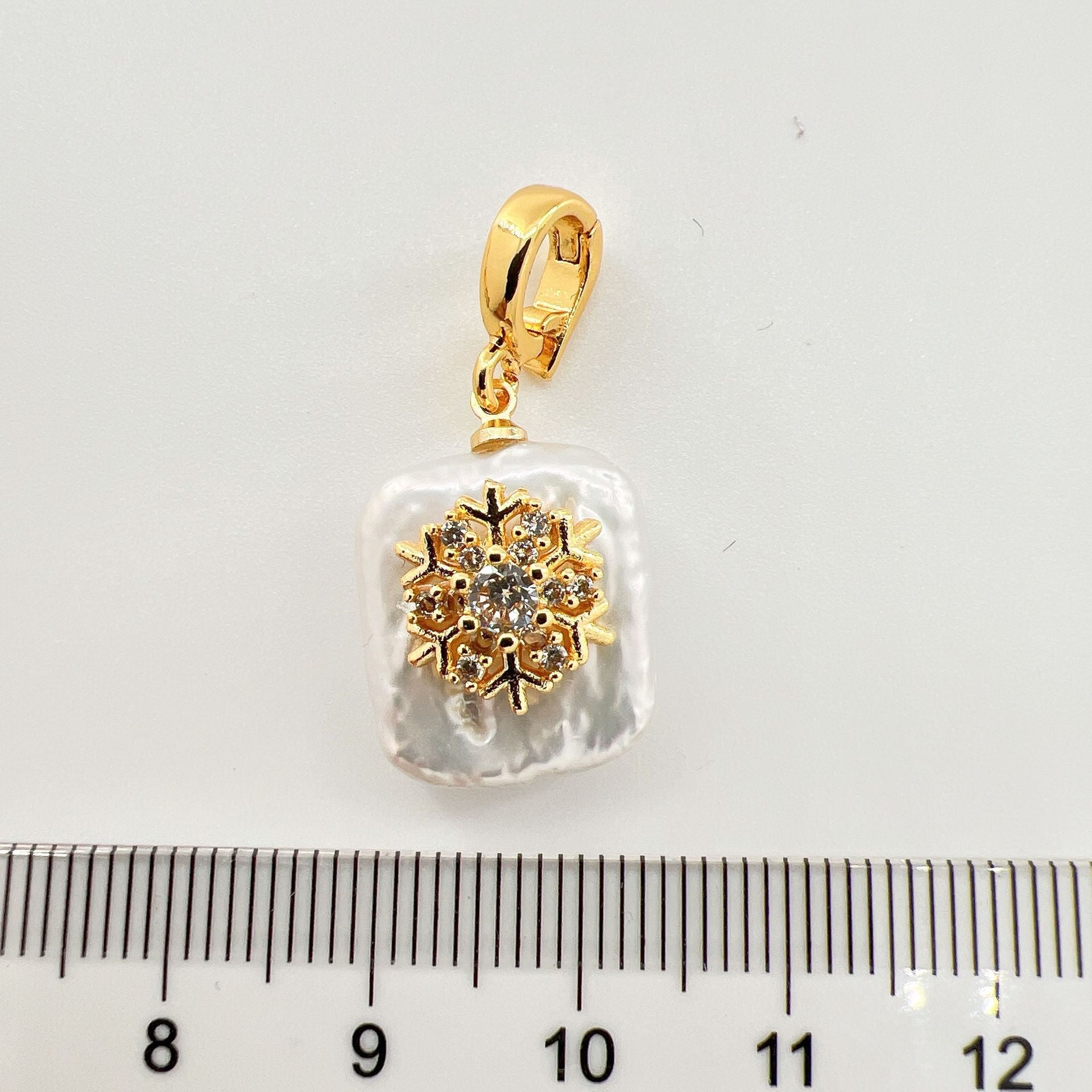 Wholesale Copper Gold Plated Baroque Pearl Saturn Lucky Bag Maneki Neko Snowflake Pendant Necklace Clasp