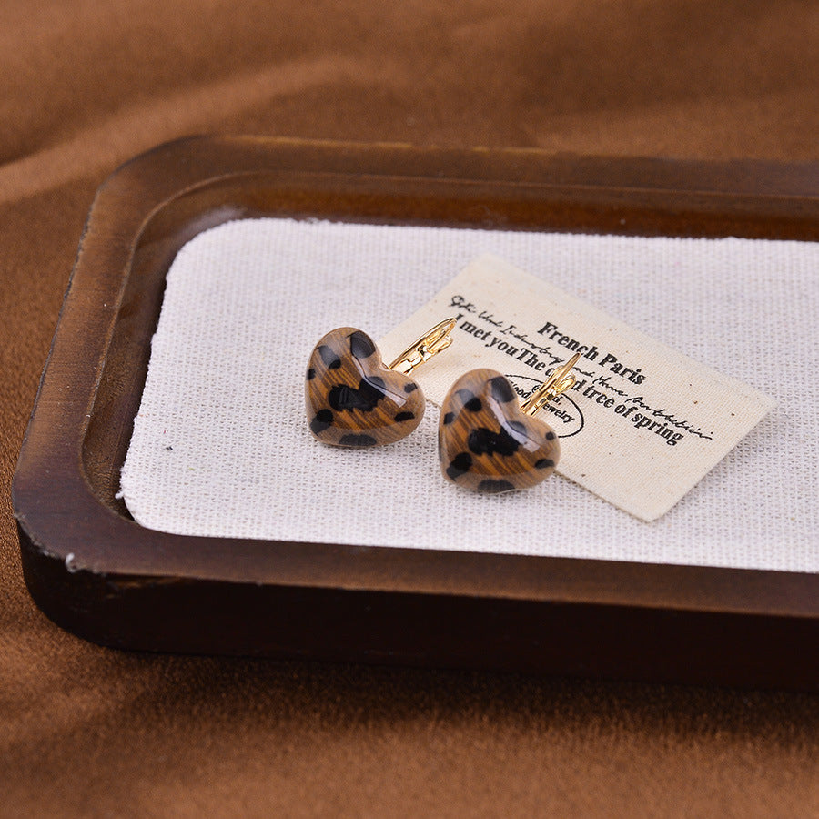 Wholesale Mirad Retro Leopard Pattern Heart Acrylic Earrings