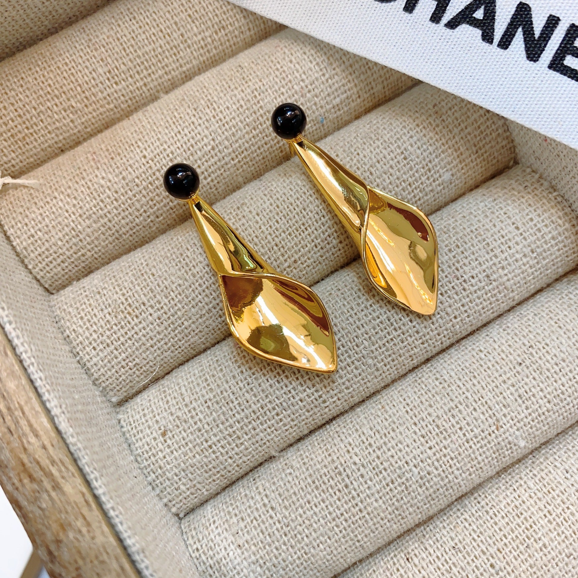 Wholesale Simple Pleated Leaf Earrings