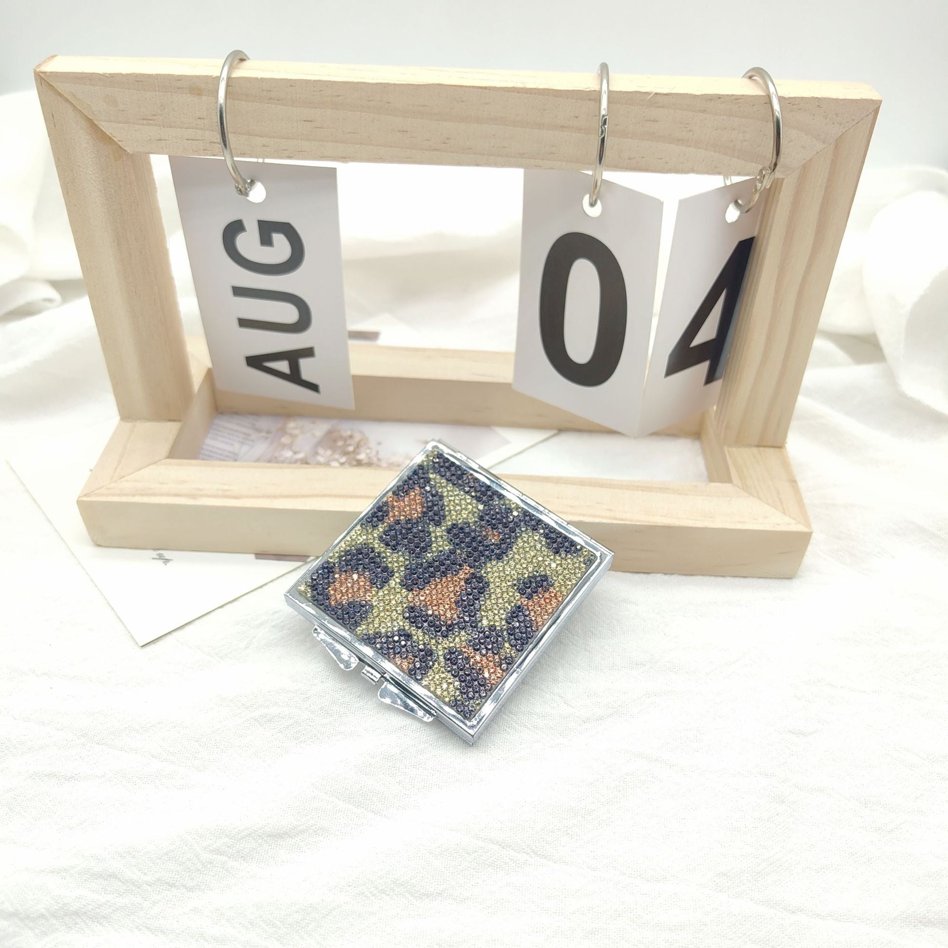 Wholesale fashion block metal cross-border rhinestone fashion folding makeup mirror