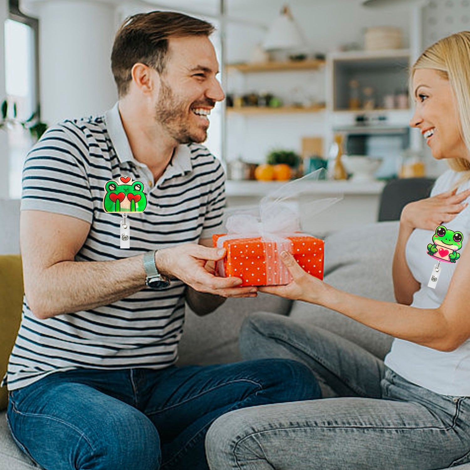 Wholesale acrylic frog retractable rotating easy pull buckle