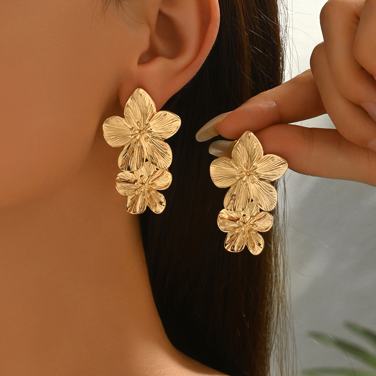 Wholesale Blue flower pearl petal earrings