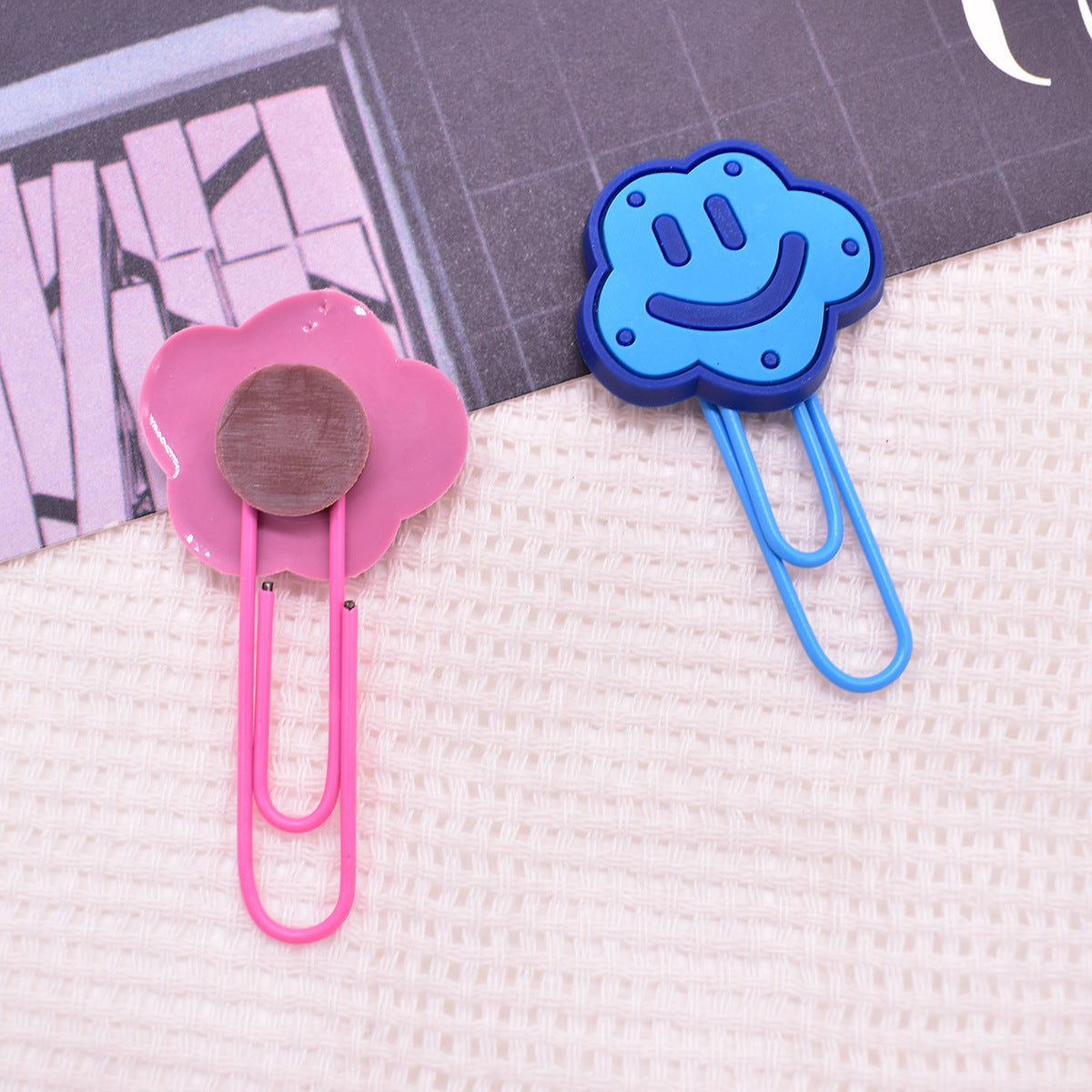 Wholesale Random 50pcs/pack Cloud Star Slippers Paper Clip Bookmark