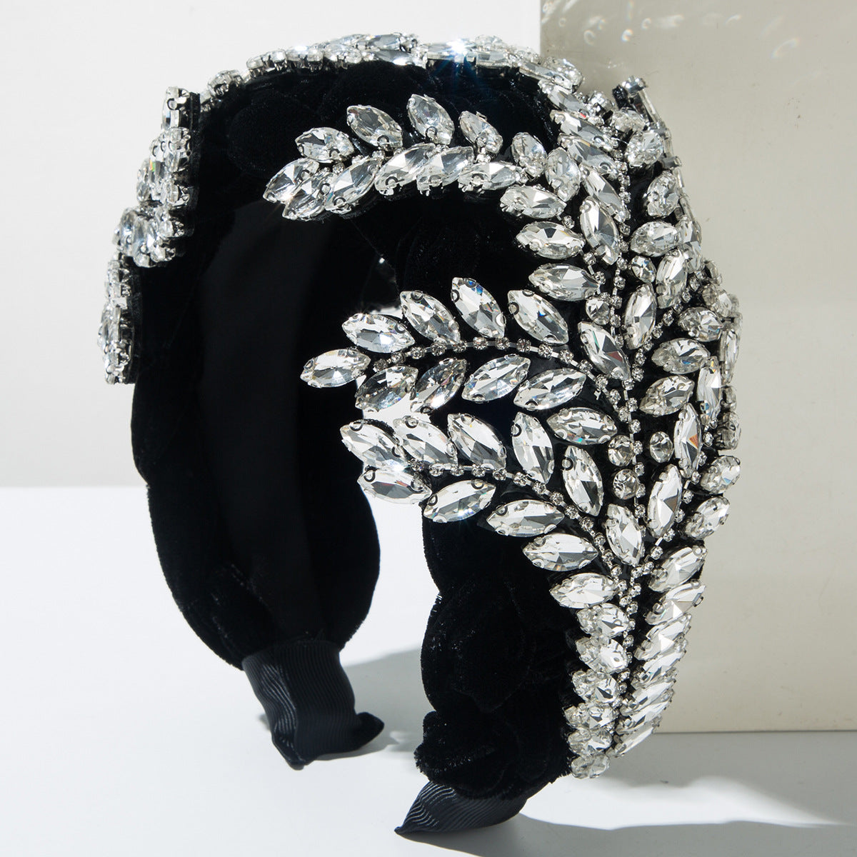 Wholesale Flannel woven full diamond fashionable Baroque big maple leaf shiny headband