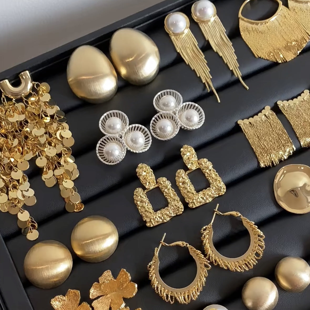 Wholesale of Medieval Round Flower Tassel Metal Earrings