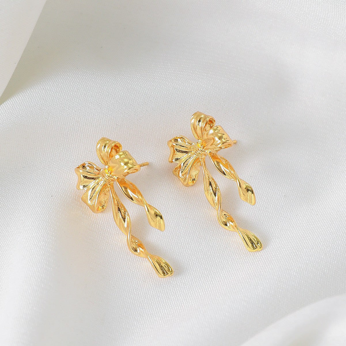 Wholesale Alloy gold bow earrings