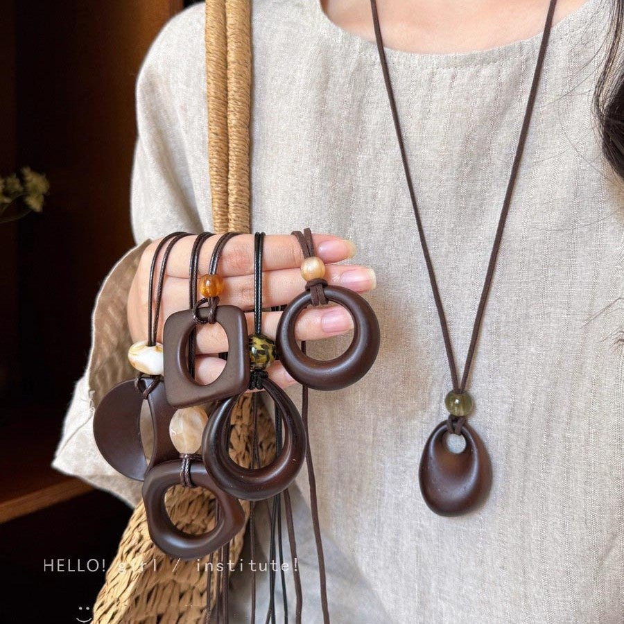 Wholesale Irregular circular pendant with adjustable long necklace