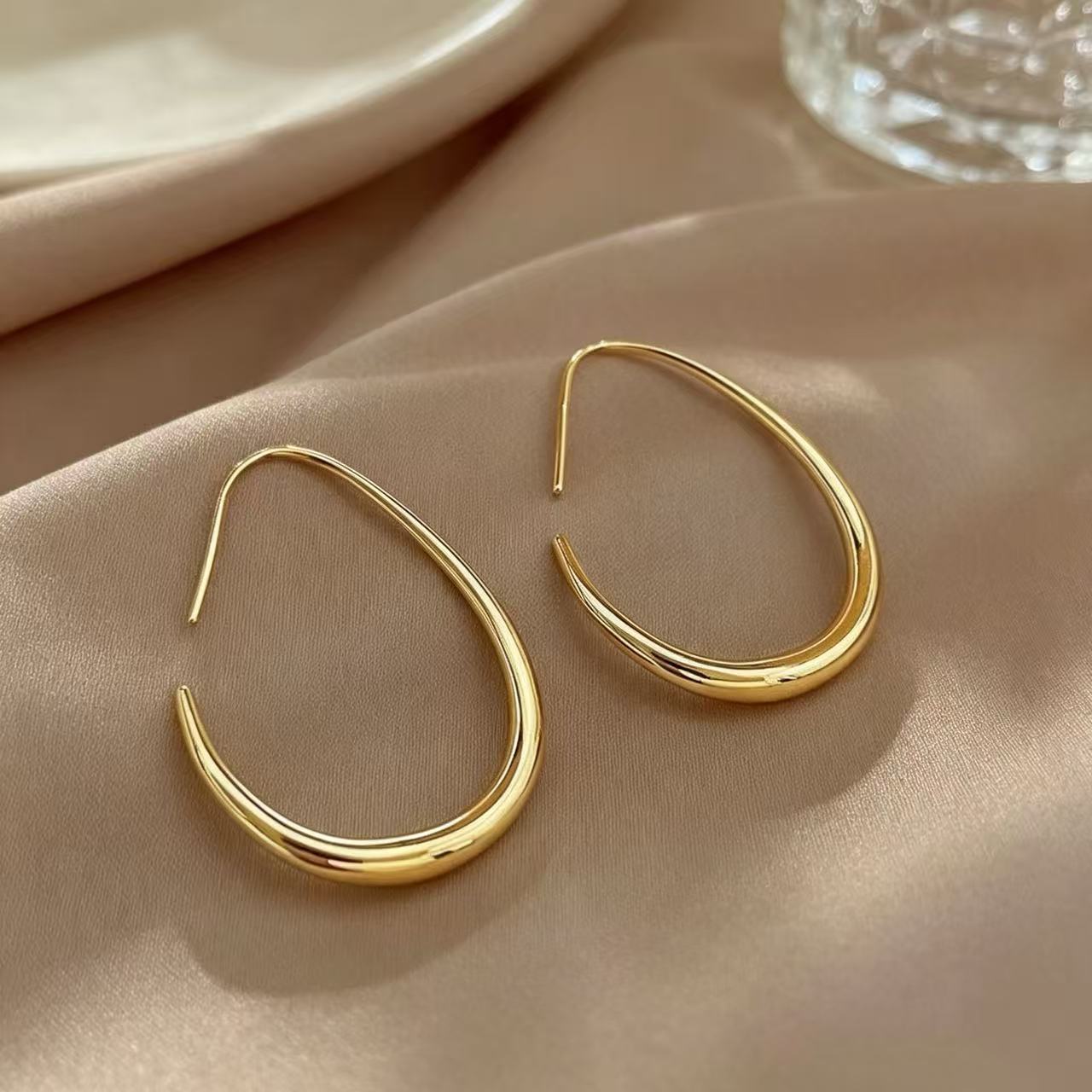 Wholesale Zinc Alloy Geometric Teardrop Earrings For Women Minimalist Silver Tone Everyday Jewelry Chic Boutique Resale Accessory