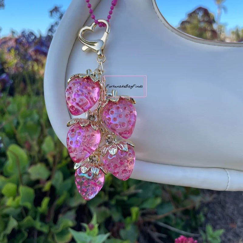 Wholesale Simulation strawberry keychain color resin fruit jewelry student backpack pendant female