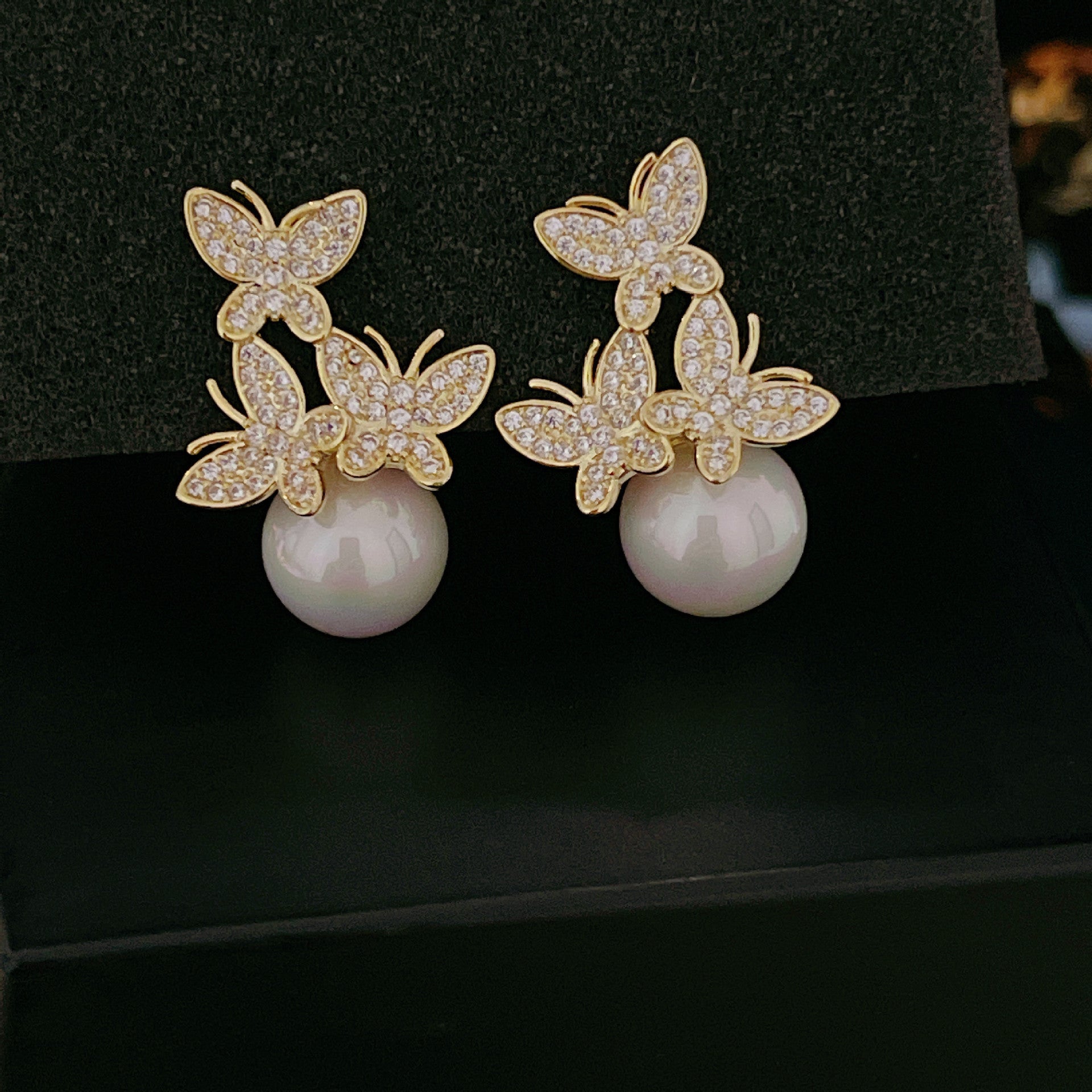 Wholesale Full Diamond Lily Pearl Earrings