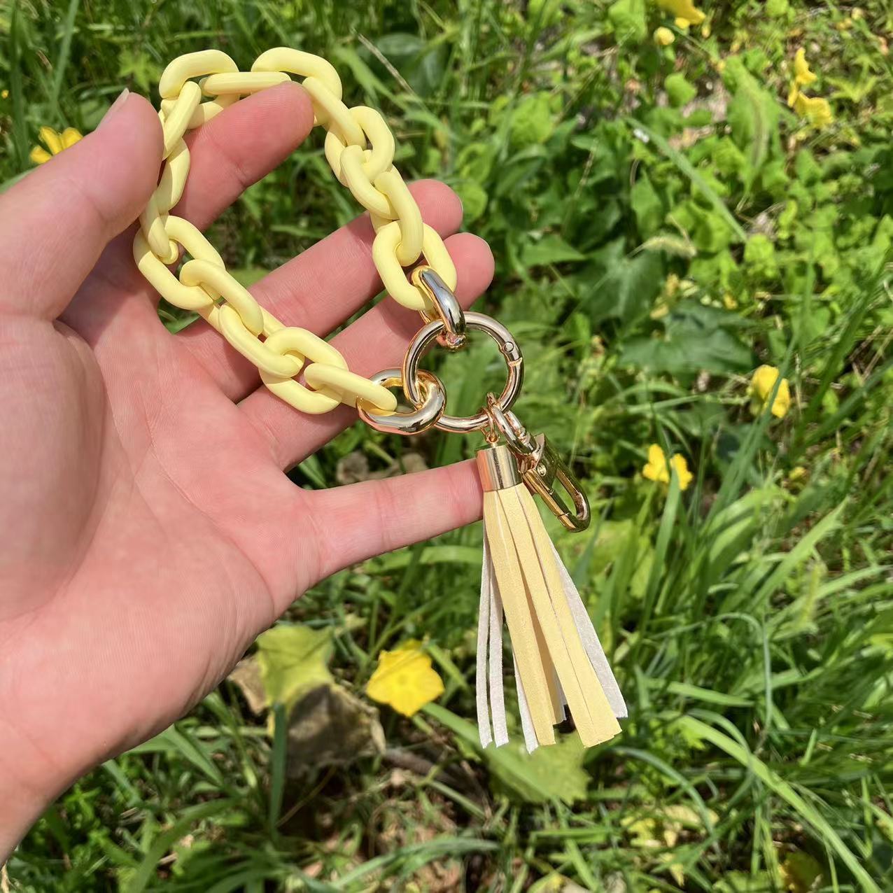 Wholesale Acrylic Colorful Bracelet Keychain