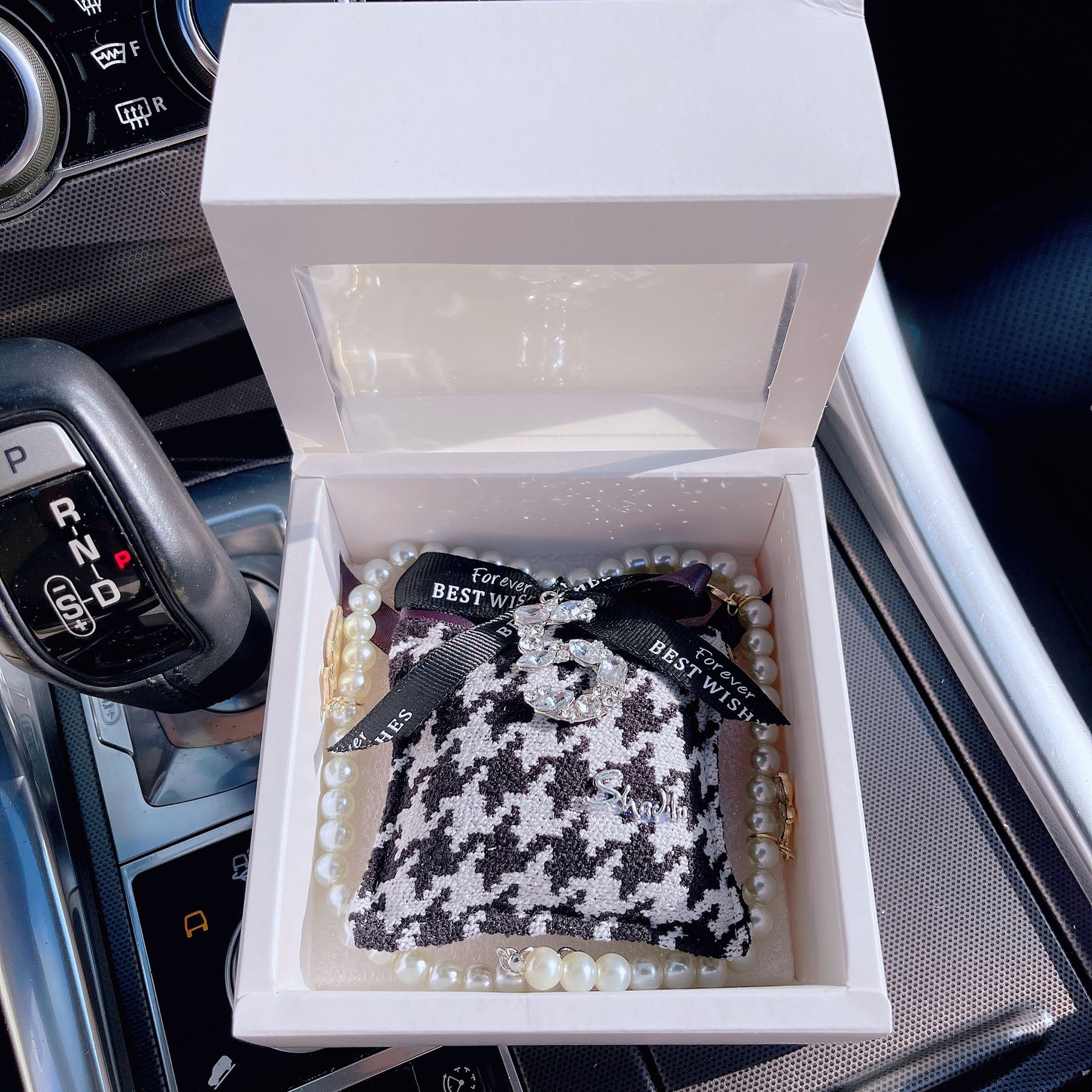 Wholesale Black and White Houndstooth Pearl Chain Fabric Car Accessories