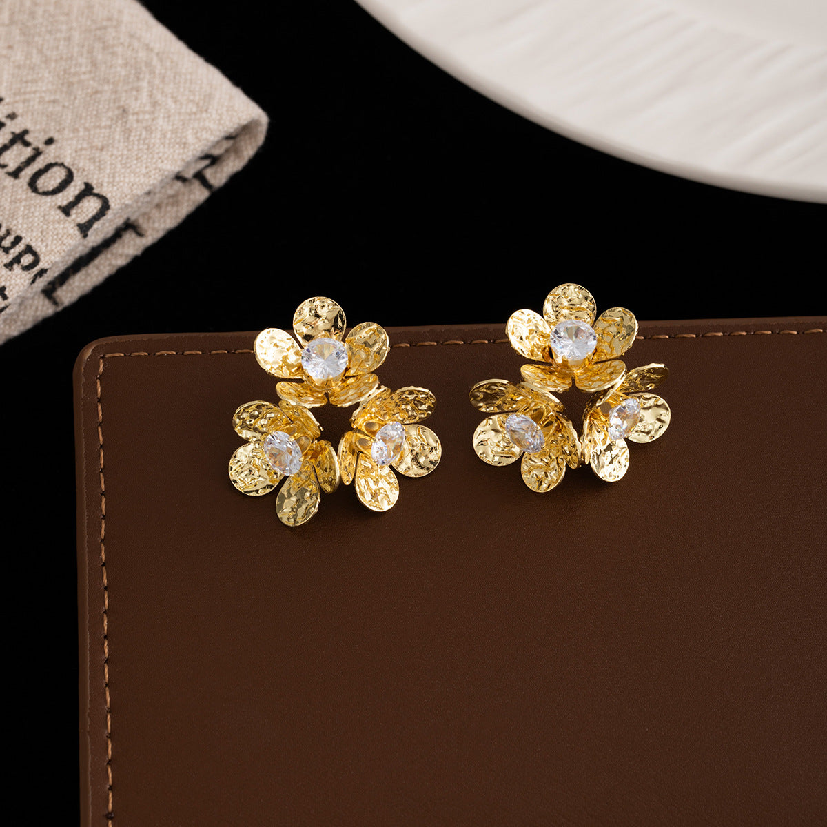 Wholesale Silver Needle Metal Style Diamond Three-Dimensional Flower Retro Earrings