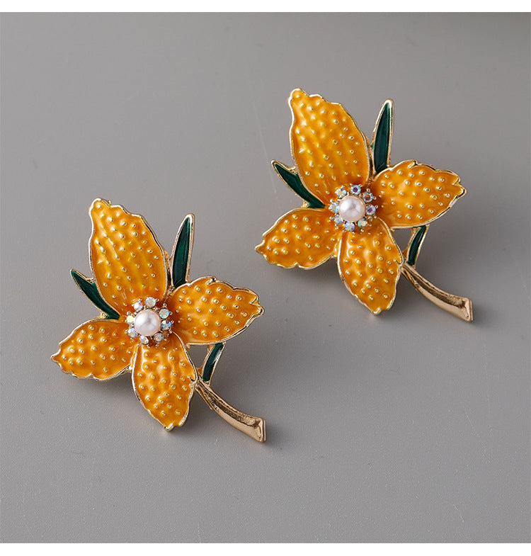 Wholesale Alloy Diamond Studded Flower Earrings