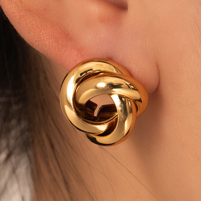 Wholesale steel solid smooth earrings  autumn and winter earrings  earbuckle