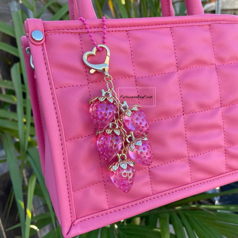 Wholesale Simulation strawberry keychain color resin fruit jewelry student backpack pendant female