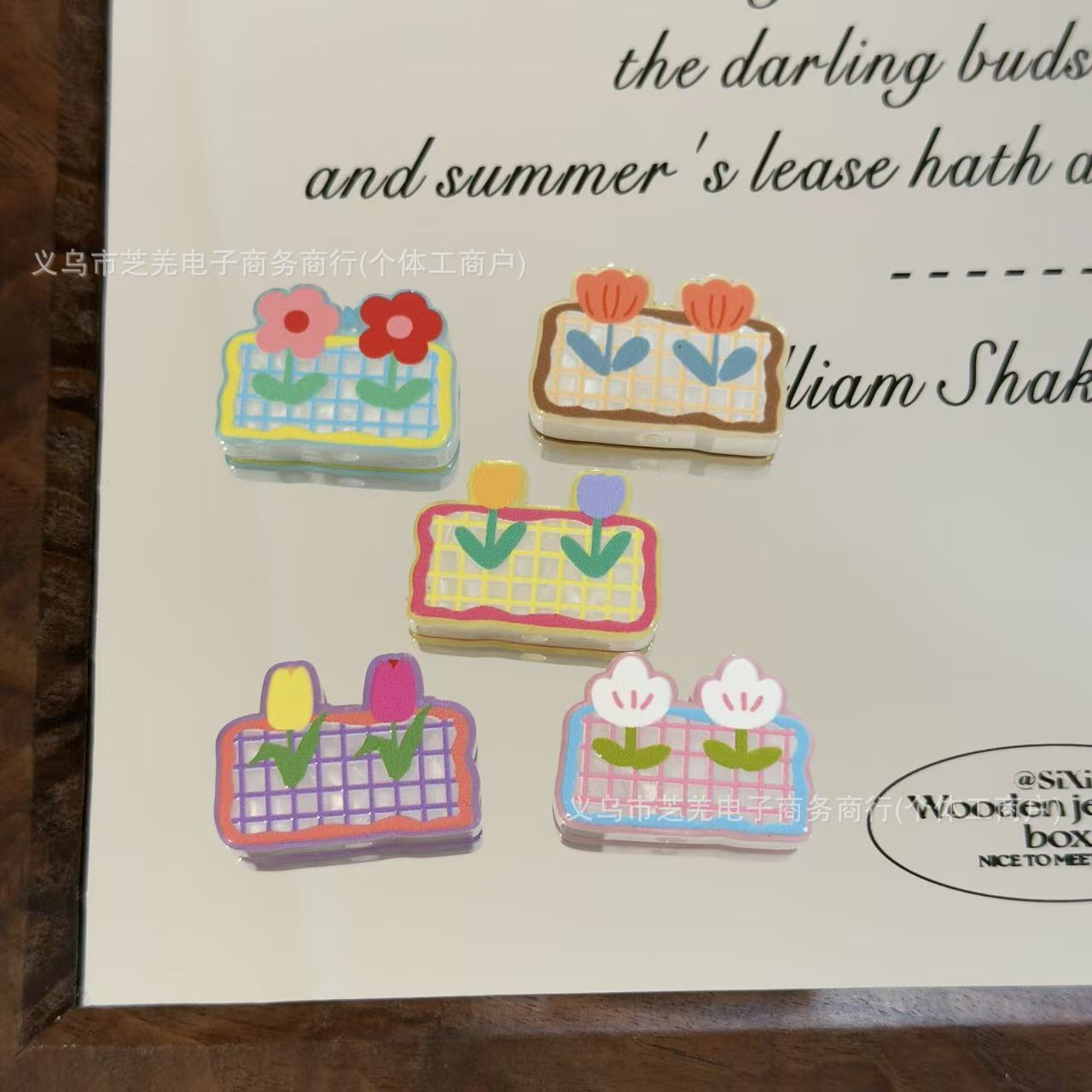 Wholesale 10pcs embossed colorful cute flower acrylic beads