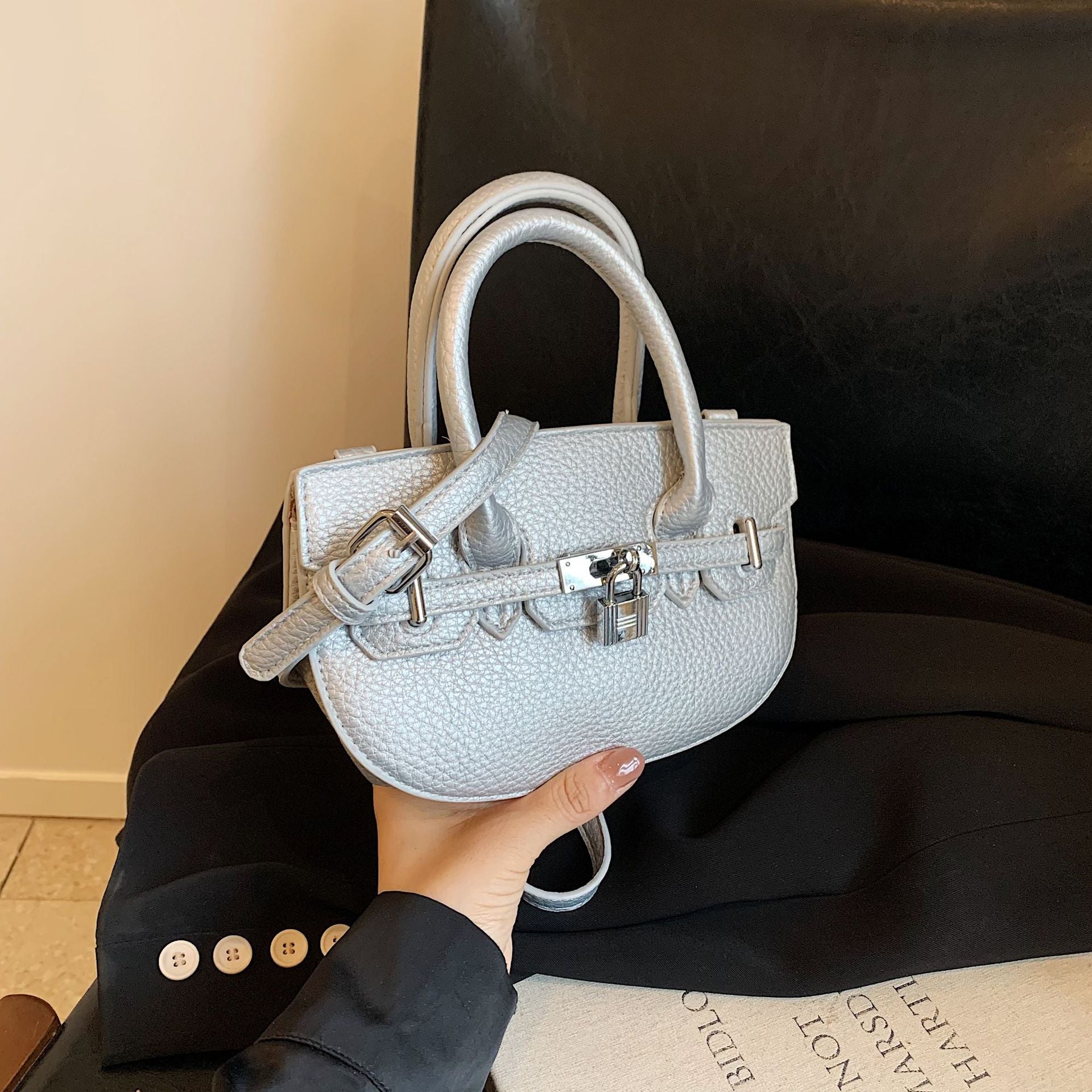 Wholesale High-end Lock Versatile Handbag Shoulder Bag