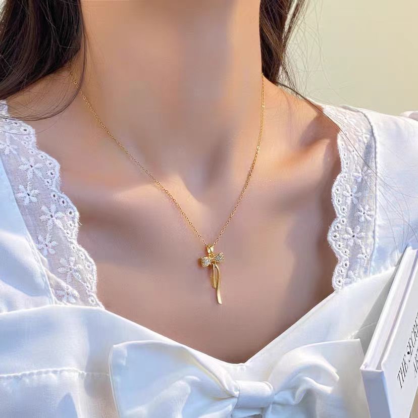 Wholesale titanium steel necklace retro temperament butterfly flower pendant