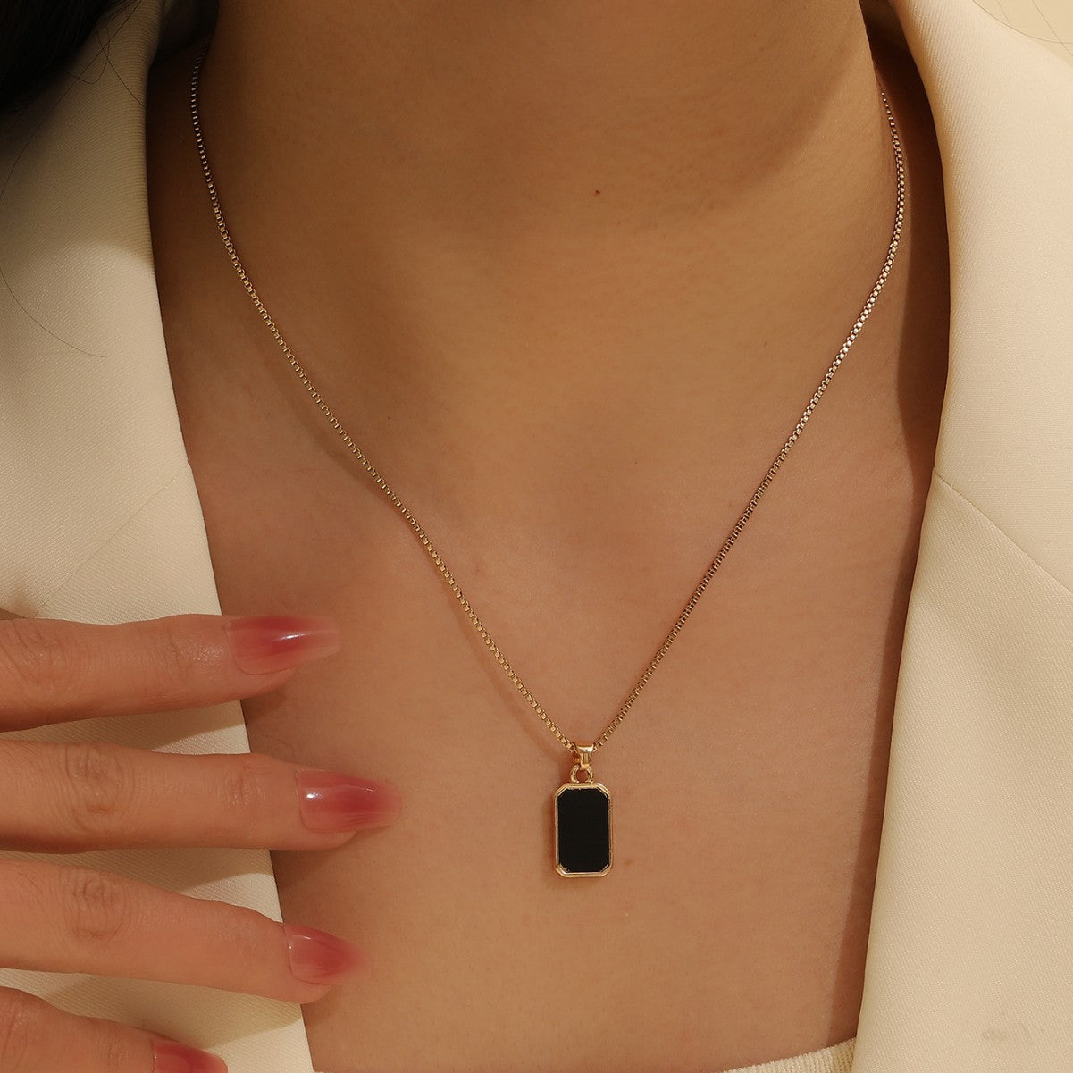 Wholesale Black rectangular necklace for women clavicle