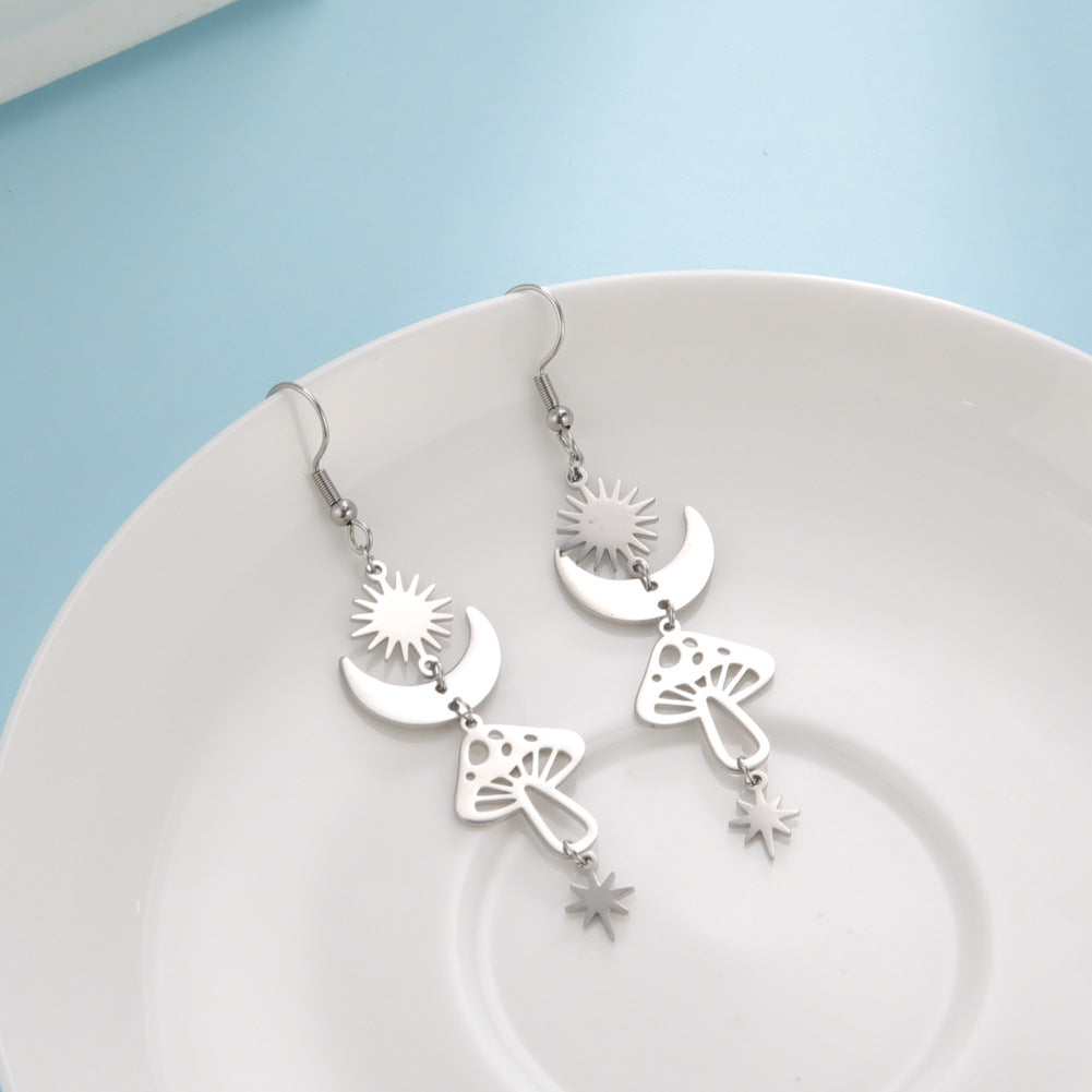 Pendientes de acero de titanio de hongo estrella de Sun Moon al por mayor