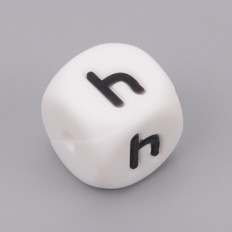 Letras rusas de silicona de 50 piezas al por mayor cuentas dispersas