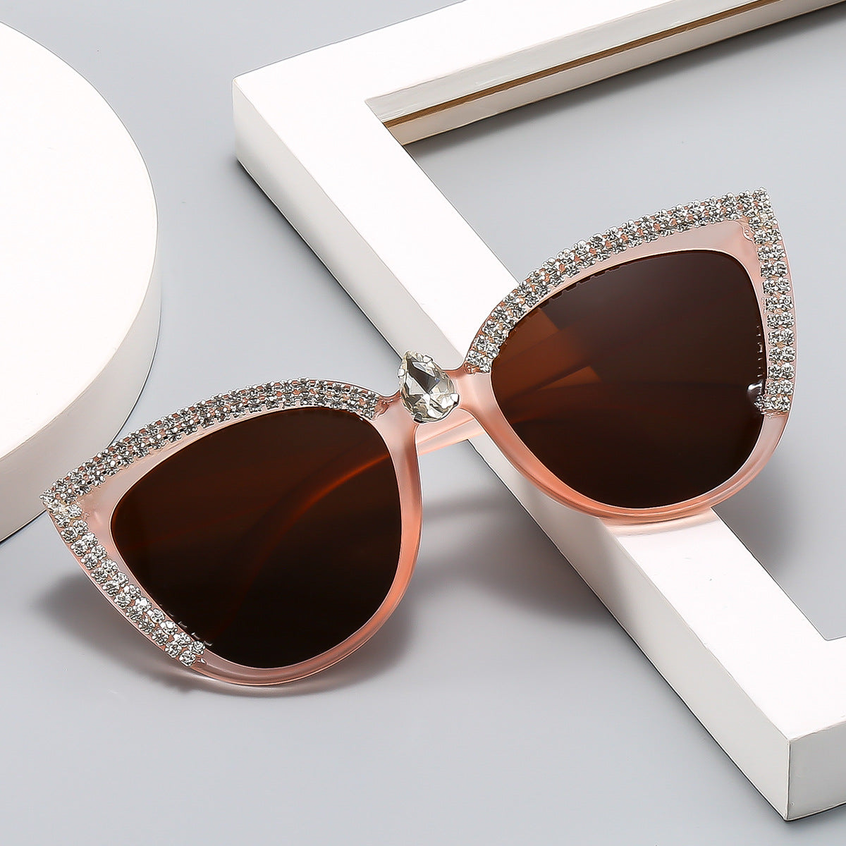 Wholesale Diamond studded flower cat eye ball flat sunglasses