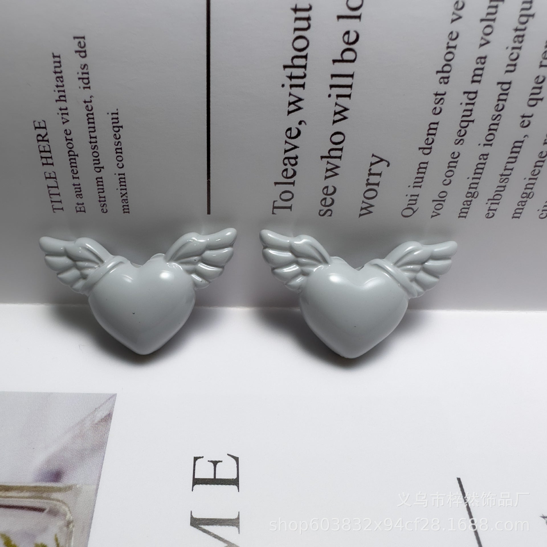 Wholesale of 100PCS/PACK Acrylic Solid Color Baked Paint, Love Angel Wings, Plated with Colored Straight Hole Beads