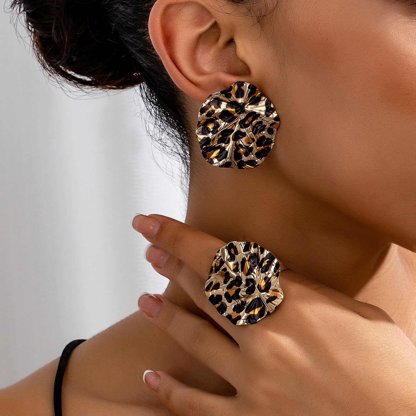 Wholesale Alloy Electroplated Earrings And Ring Jewelry Set With Retro Geometric Leopard Circle Design For Women Party Wear Gift