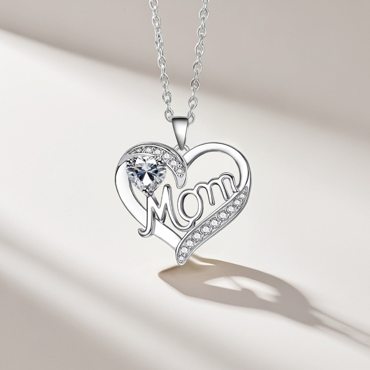 Wholesale Mother's Day gift heart-shaped letter ' MoM'  necklace jewelry
