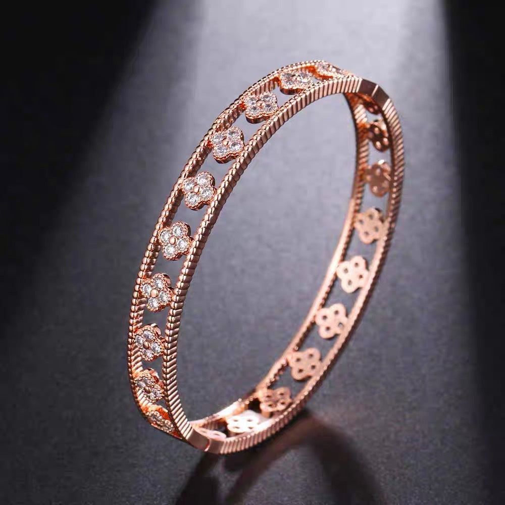 Wholesale Diamond-studded four-leaf clover bracelet