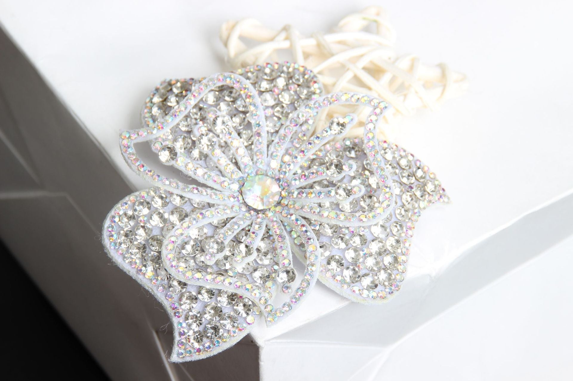 Wholesale 10pcs Rhinestone sequin floral embroidery DIY Patches