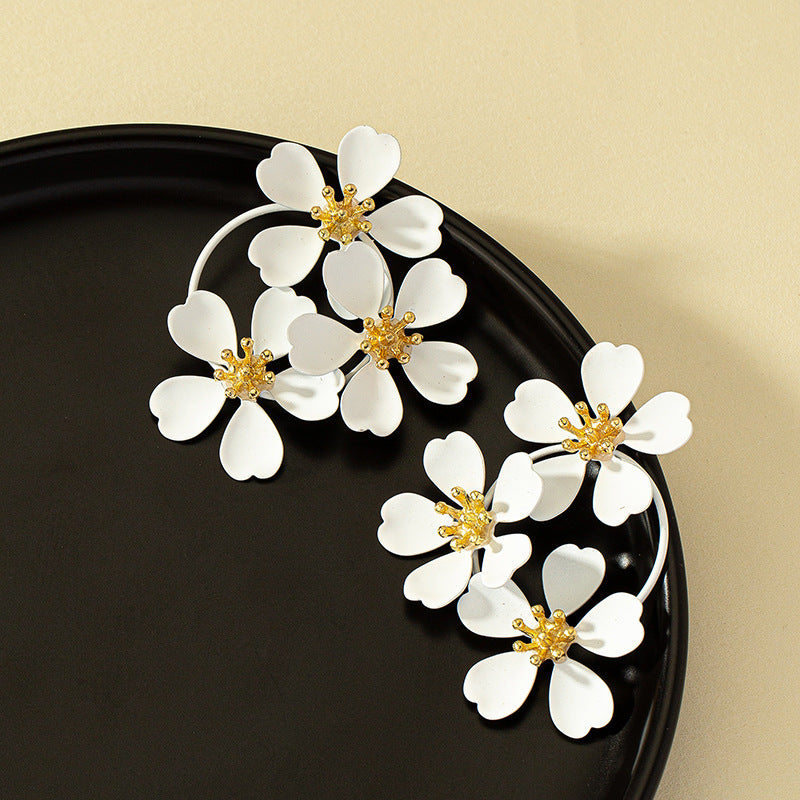 Wholesale Retro Camellia Flower Earrings For Women White Alloy Fashion Jewelry Accessory Everyday Wear Gift