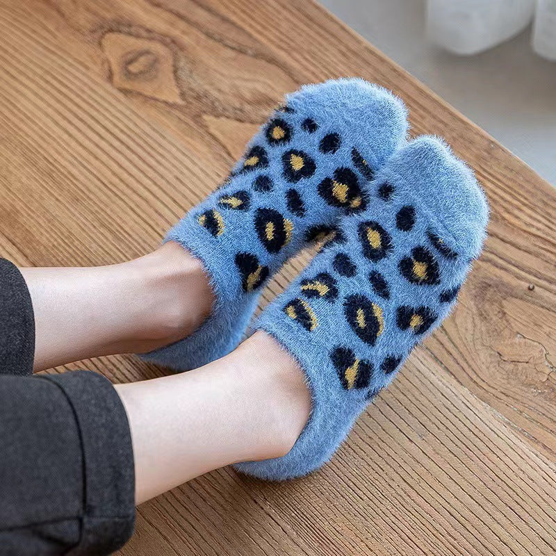 Wholesale Mink Fleece Thickened Boat Socks for Women in Autumn and Winter with Leopard Pattern