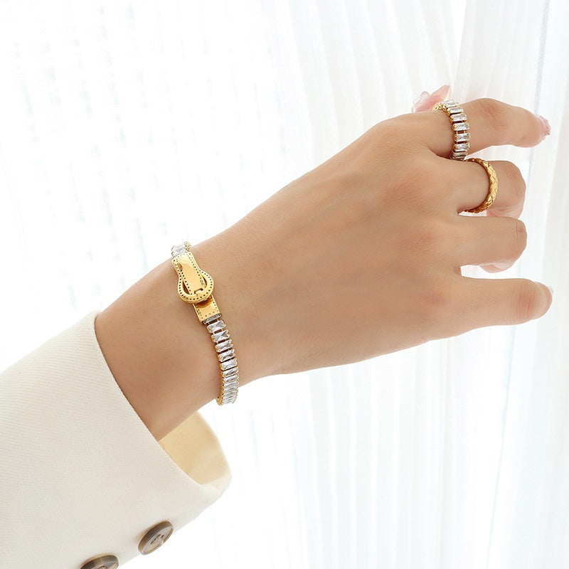 Wholesale gold-plated zircon double-sided iron buckle design titanium steel four-corner buckle bracelet