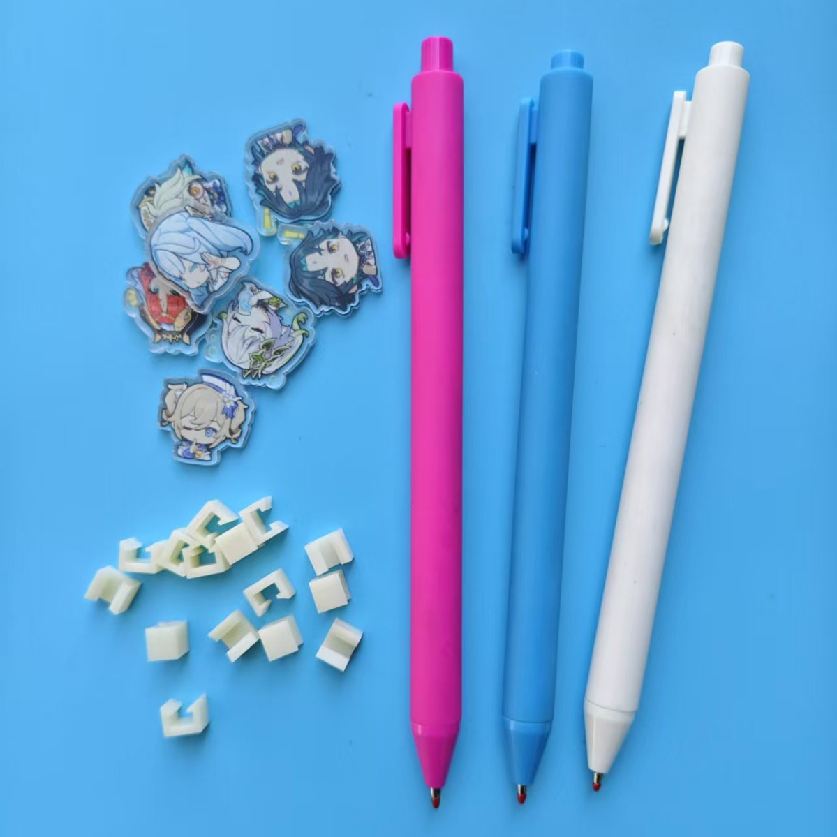 Wholesale 500pcs Decorative Anime Cartoon Pen Clip Accessory For Ballpoint Pens Anti Lost Design Plastic Clip Fashion Resale