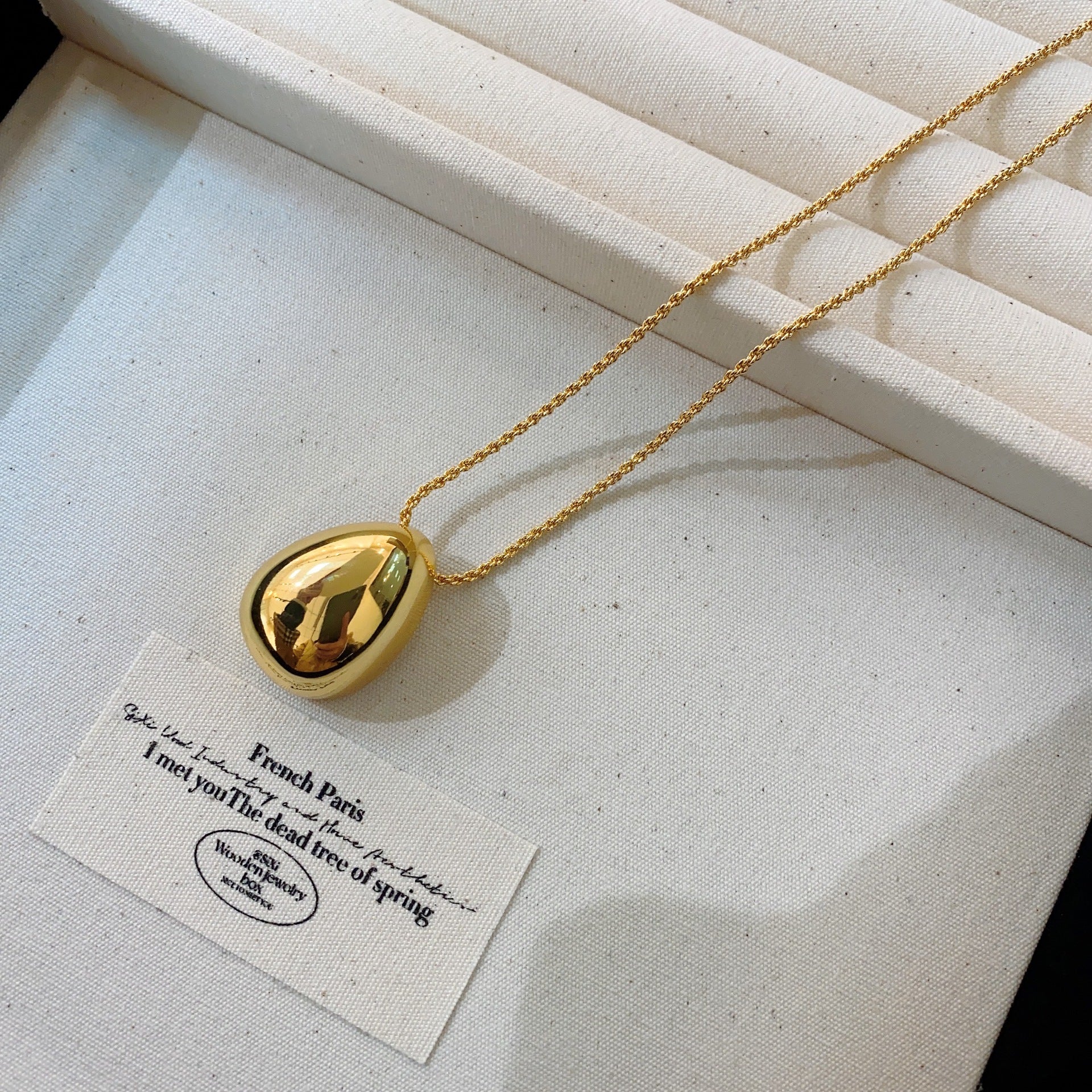 Wholesale French Retro Egg-Shaped Teardrop Pendant Necklace