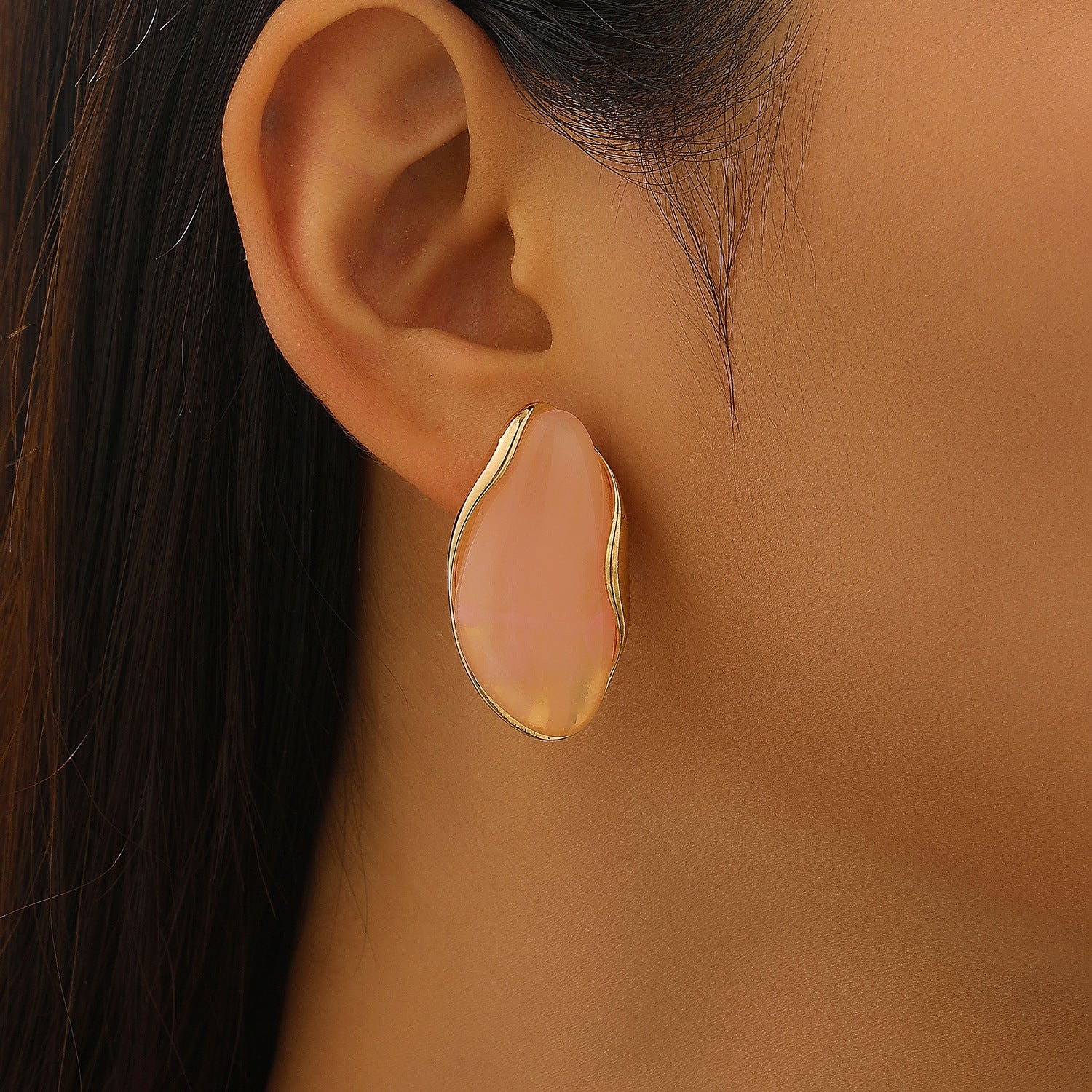 Wholesale Irregular Chic Retro Coffee Resin Alloy Earrings Geometric Gold Tone Fashion Accessory