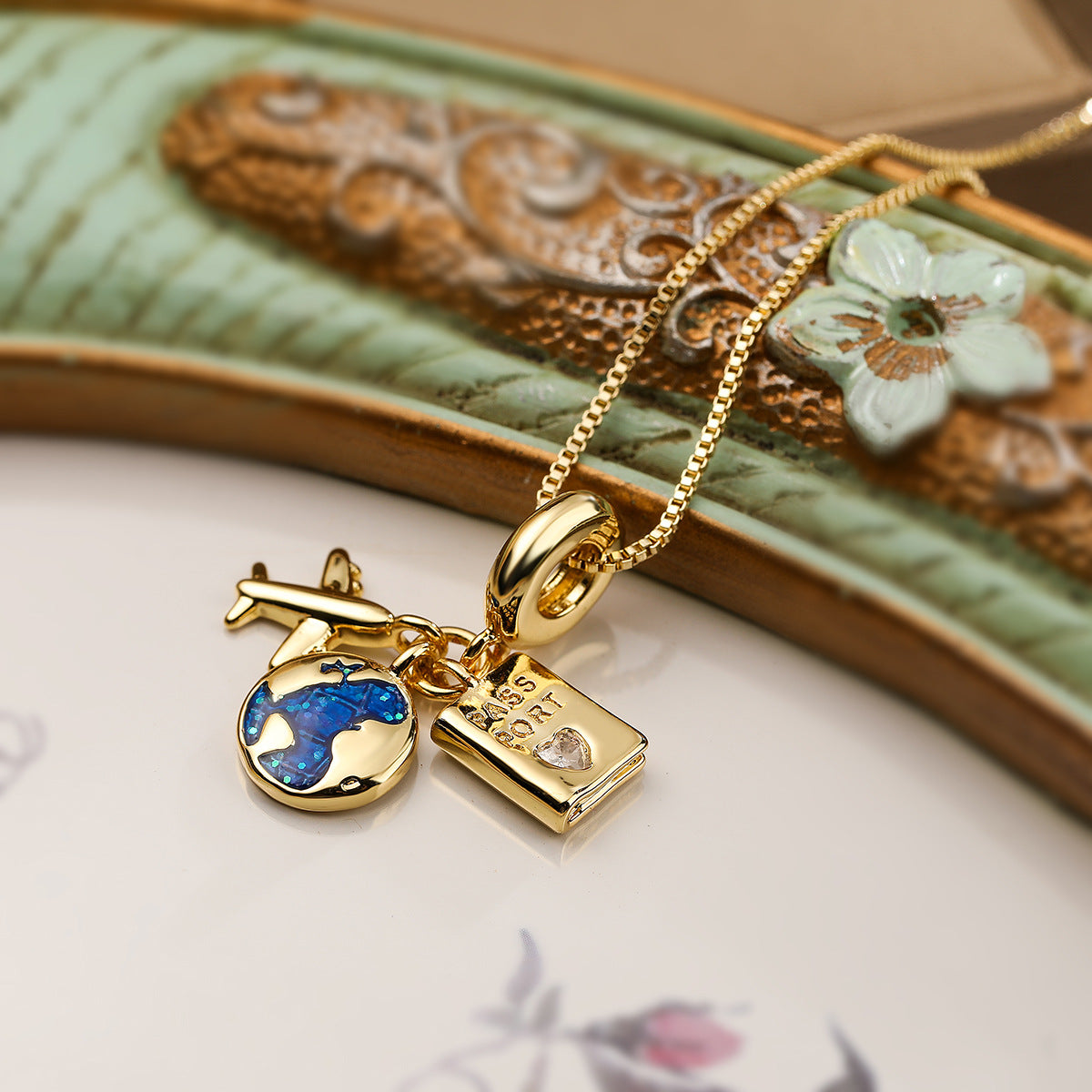 Wholesale Copper Gold Plated Zircon Camera Passport Pendant Necklace Collarbone Chain